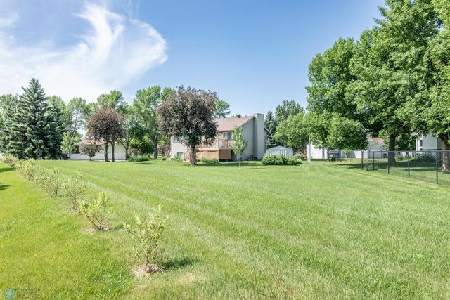2501 39th Avenue S, Fargo, ND 58104