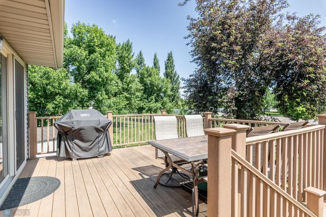 2501 39th Avenue S, Fargo, ND 58104