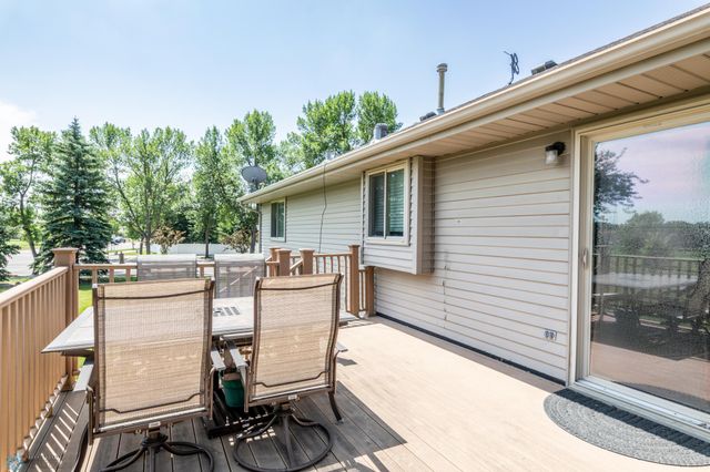 2501 39th Avenue S, Fargo, ND 58104