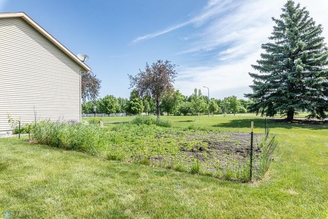 2501 39th Avenue S, Fargo, ND 58104