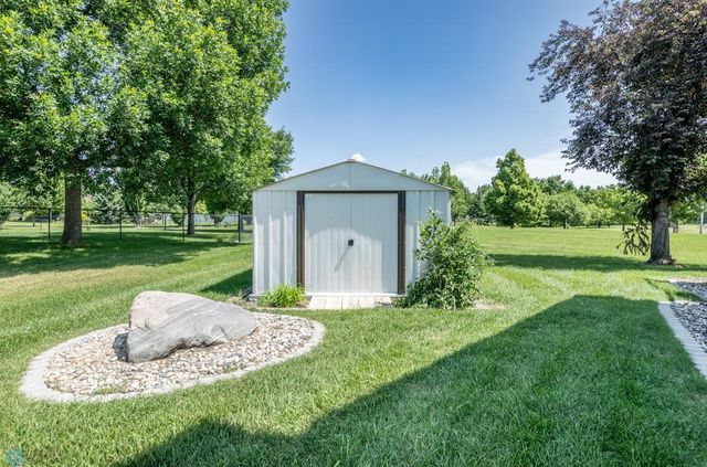 2501 39th Avenue S, Fargo, ND 58104