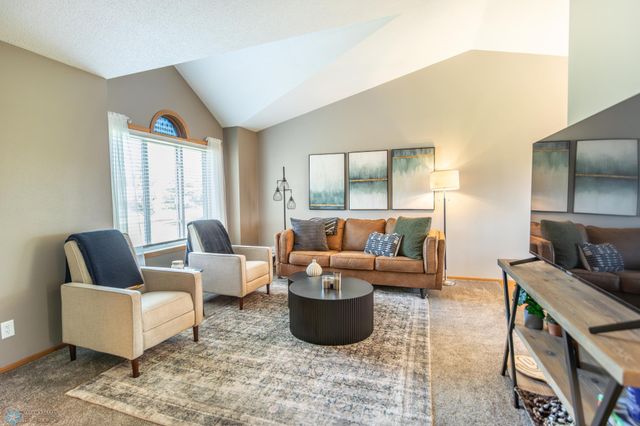 2501 39th Avenue S, Fargo, ND 58104