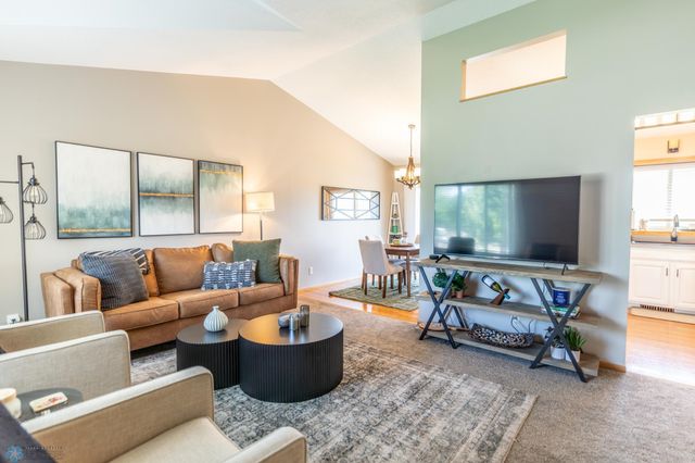 2501 39th Avenue S, Fargo, ND 58104