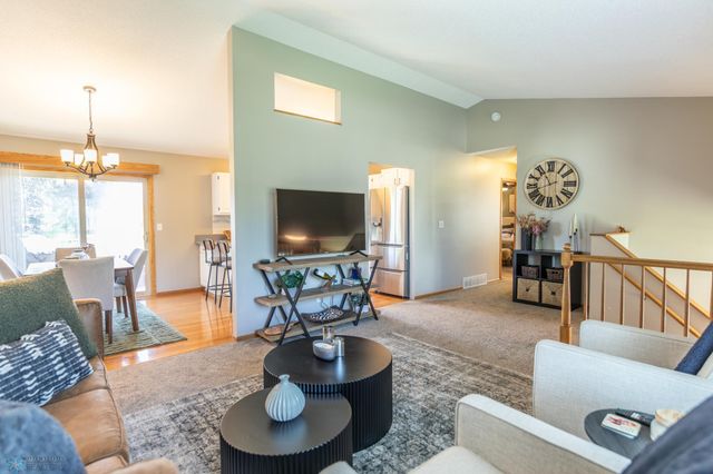 2501 39th Avenue S, Fargo, ND 58104