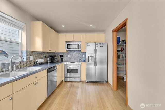 1719 SW Henderson Street, Seattle, WA 98106