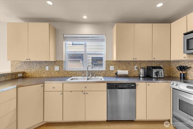 1719 SW Henderson Street, Seattle, WA 98106