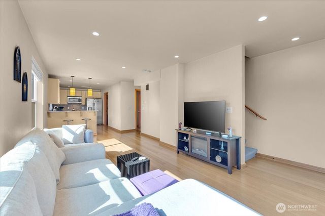 1719 SW Henderson Street, Seattle, WA 98106