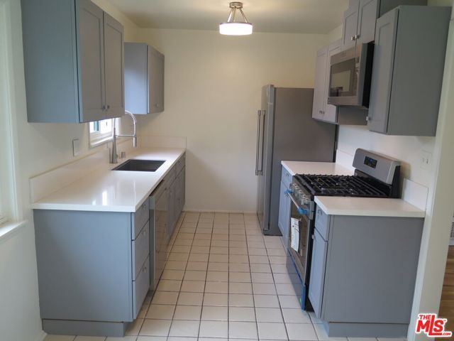 2221 Ocean Park Boulevard 5, Santa Monica, CA 90405