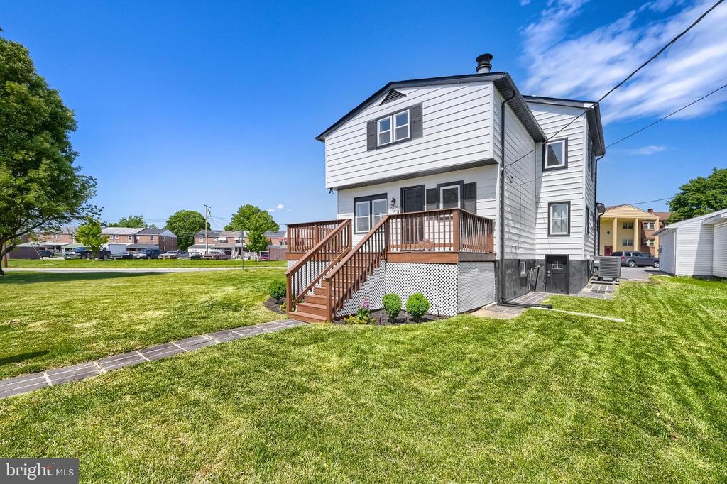 8206 BEAR CREEK DR, Baltimore, MD 21222