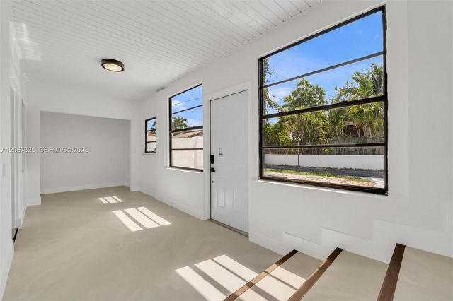 611 SE 4th Street, Hialeah, FL 33010
