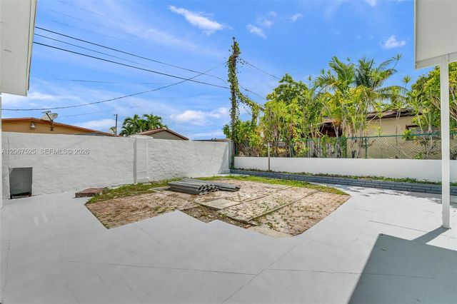 611 SE 4th Street, Hialeah, FL 33010