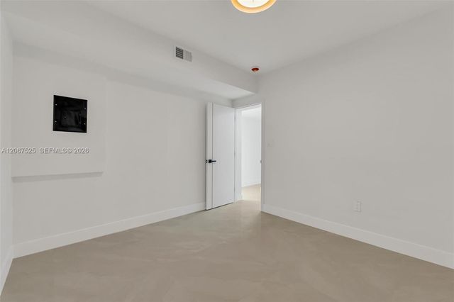 611 SE 4th Street, Hialeah, FL 33010
