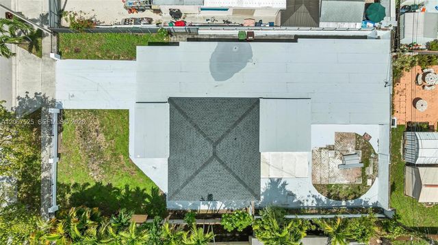 611 SE 4th Street, Hialeah, FL 33010