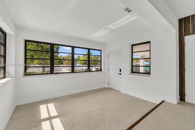 611 SE 4th Street, Hialeah, FL 33010
