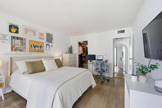 200 SE 15th Rd 11H, Miami, FL 33129