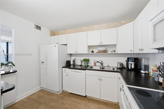 200 SE 15th Rd 11H, Miami, FL 33129