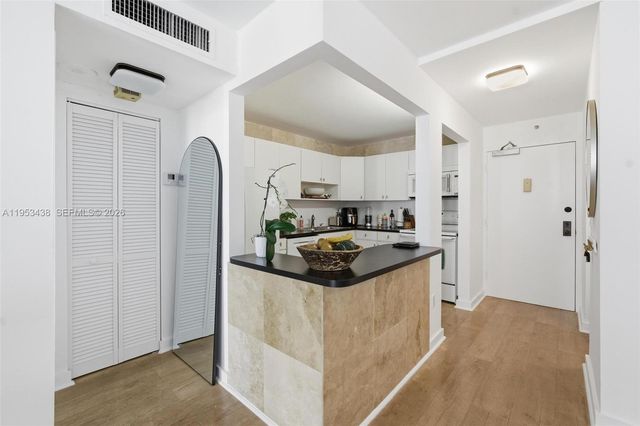 200 SE 15th Rd 11H, Miami, FL 33129