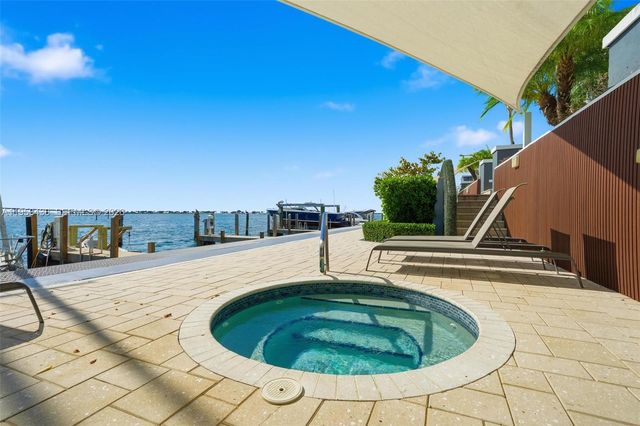 200 SE 15th Rd 11H, Miami, FL 33129