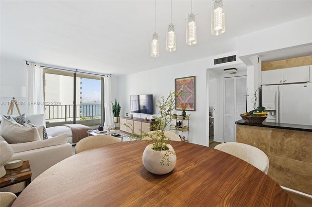 200 SE 15th Rd 11H, Miami, FL 33129