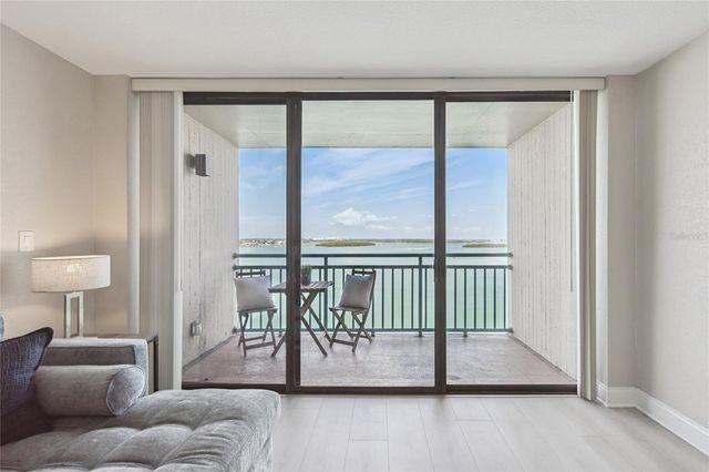 1 KEY CAPRI 711E, Treasure Island, FL 33706