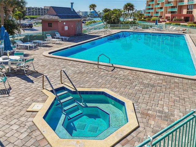 1 KEY CAPRI 711E, Treasure Island, FL 33706