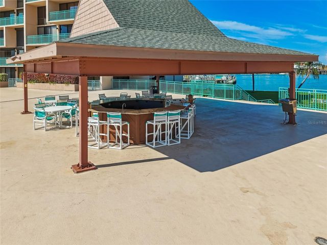 1 KEY CAPRI 711E, Treasure Island, FL 33706