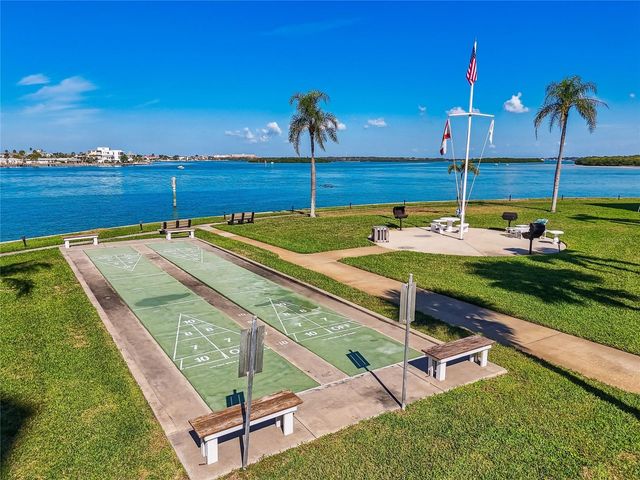 1 KEY CAPRI 711E, Treasure Island, FL 33706