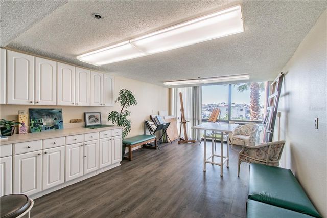 1 KEY CAPRI 711E, Treasure Island, FL 33706