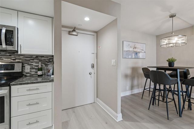 1 KEY CAPRI 711E, Treasure Island, FL 33706