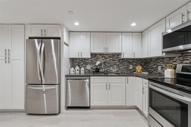 1 KEY CAPRI 711E, Treasure Island, FL 33706