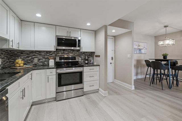 1 KEY CAPRI 711E, Treasure Island, FL 33706