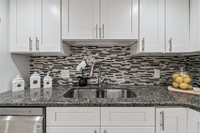 1 KEY CAPRI 711E, Treasure Island, FL 33706