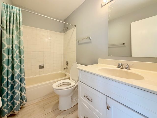 95 SOUTHFIELD Drive, Vernon Hills, IL 60061