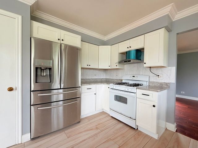 95 SOUTHFIELD Drive, Vernon Hills, IL 60061