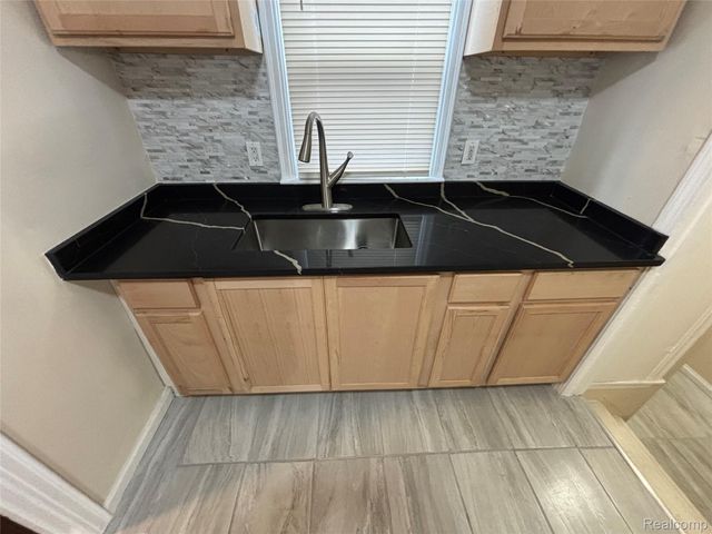 15909 Lauder Street, Detroit, MI 48227