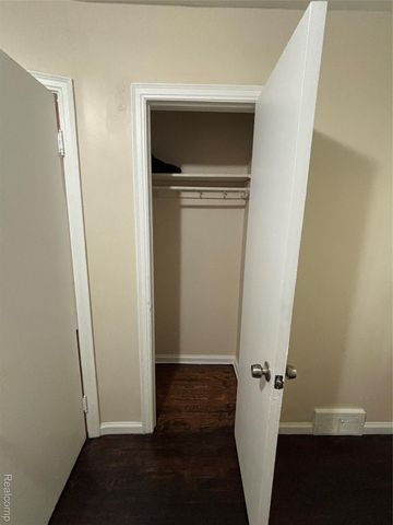 15909 Lauder Street, Detroit, MI 48227