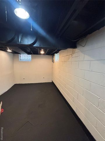 15909 Lauder Street, Detroit, MI 48227