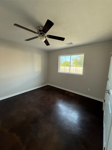 1710 E Avenue J, Lampasas, TX 76550