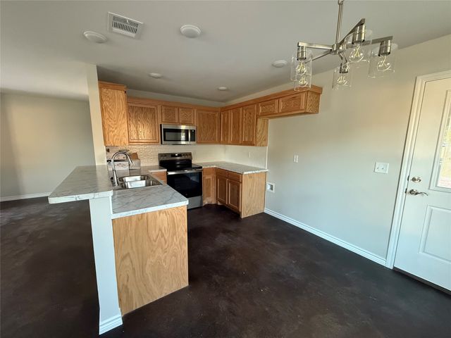 1710 E Avenue J, Lampasas, TX 76550