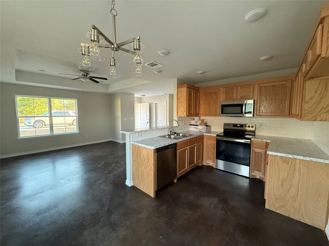 1710 E Avenue J, Lampasas, TX 76550