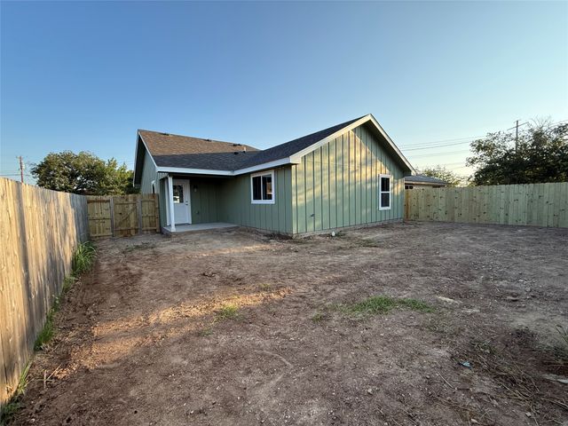 1710 E Avenue J, Lampasas, TX 76550