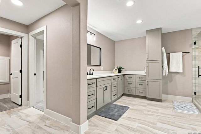 8511 Camp Verde Rio, San Antonio, TX 78255
