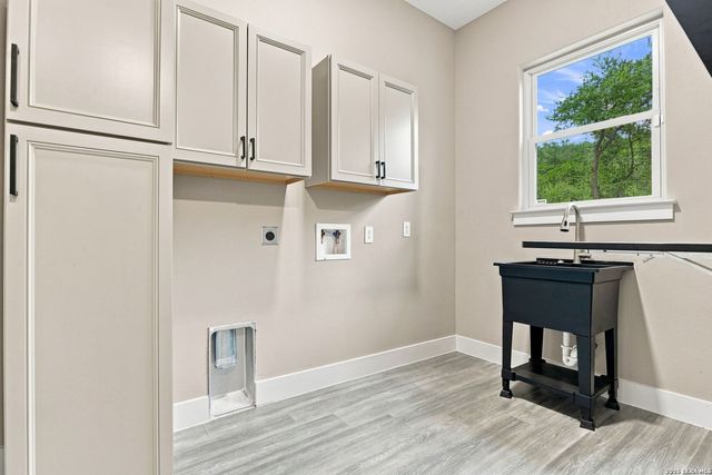 8511 Camp Verde Rio, San Antonio, TX 78255