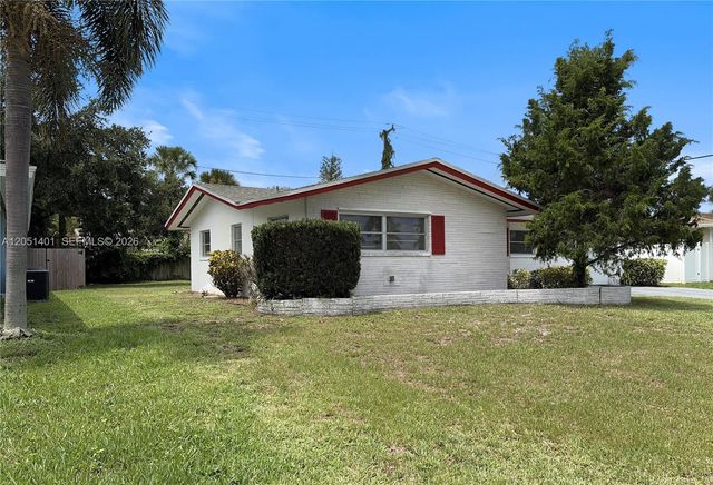 3696 Dogwood Avenue, Palm Beach Gardens, FL 33410