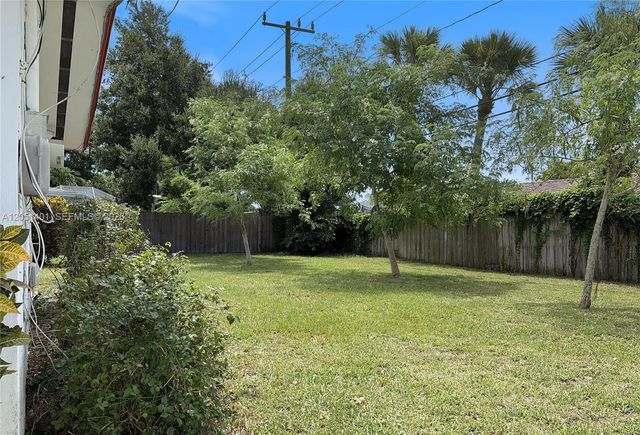 3696 Dogwood Avenue, Palm Beach Gardens, FL 33410