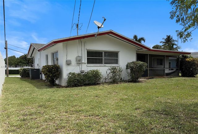 3696 Dogwood Avenue, Palm Beach Gardens, FL 33410