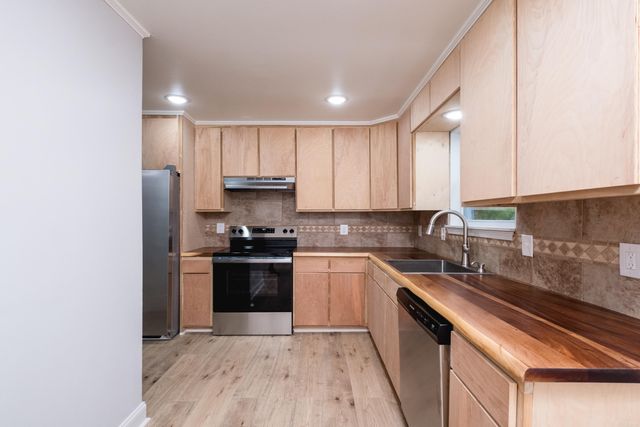 11005 King Arthurs Drive, Little Rock, AR 72209