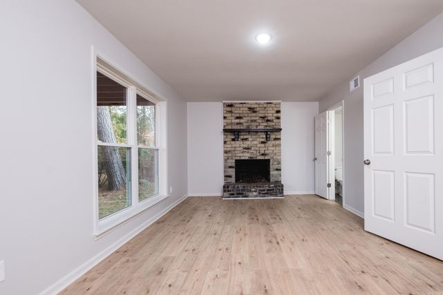 11005 King Arthurs Drive, Little Rock, AR 72209