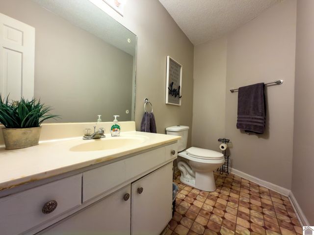 1717 N Friendship Road, Paducah, KY 42001