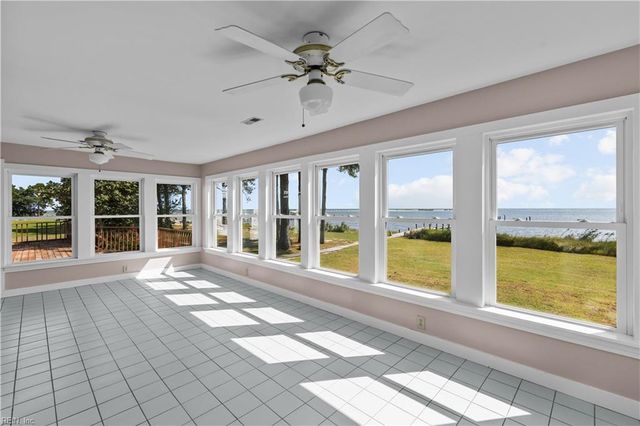 118 Rigby LN, Diggs, VA 23045